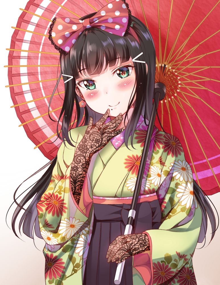 1girl bangs black_gloves black_hair black_hakama blush bow commentary_request earrings floral_print flower_earrings gloves green_kimono hair_bow hair_ornament hairband hairclip hakama hand_to_own_mouth holding holding_umbrella japanese_clothes jewelry kimono kurosawa_dia lace lace-trimmed_bow lace_gloves long_hair looking_at_viewer love_live! love_live!_sunshine!! mole mole_under_mouth oriental_umbrella polka_dot polka_dot_bow red_bow red_umbrella smile solo tipii umbrella