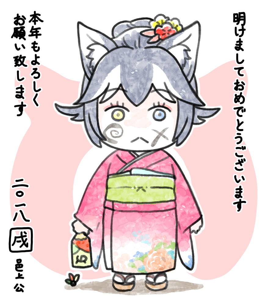 1girl :&lt; animal_ears blue_eyes chibi commentary_request eyebrows_visible_through_hair facepaint flower grey_hair grey_wolf_(kemono_friends) hair_flower hair_ornament hanetsuki heterochromia japanese_clothes japari_symbol kemono_friends kimono looking_at_viewer multicolored_hair murakami_rei short_hair solo translation_request white_hair wolf_ears yellow_eyes