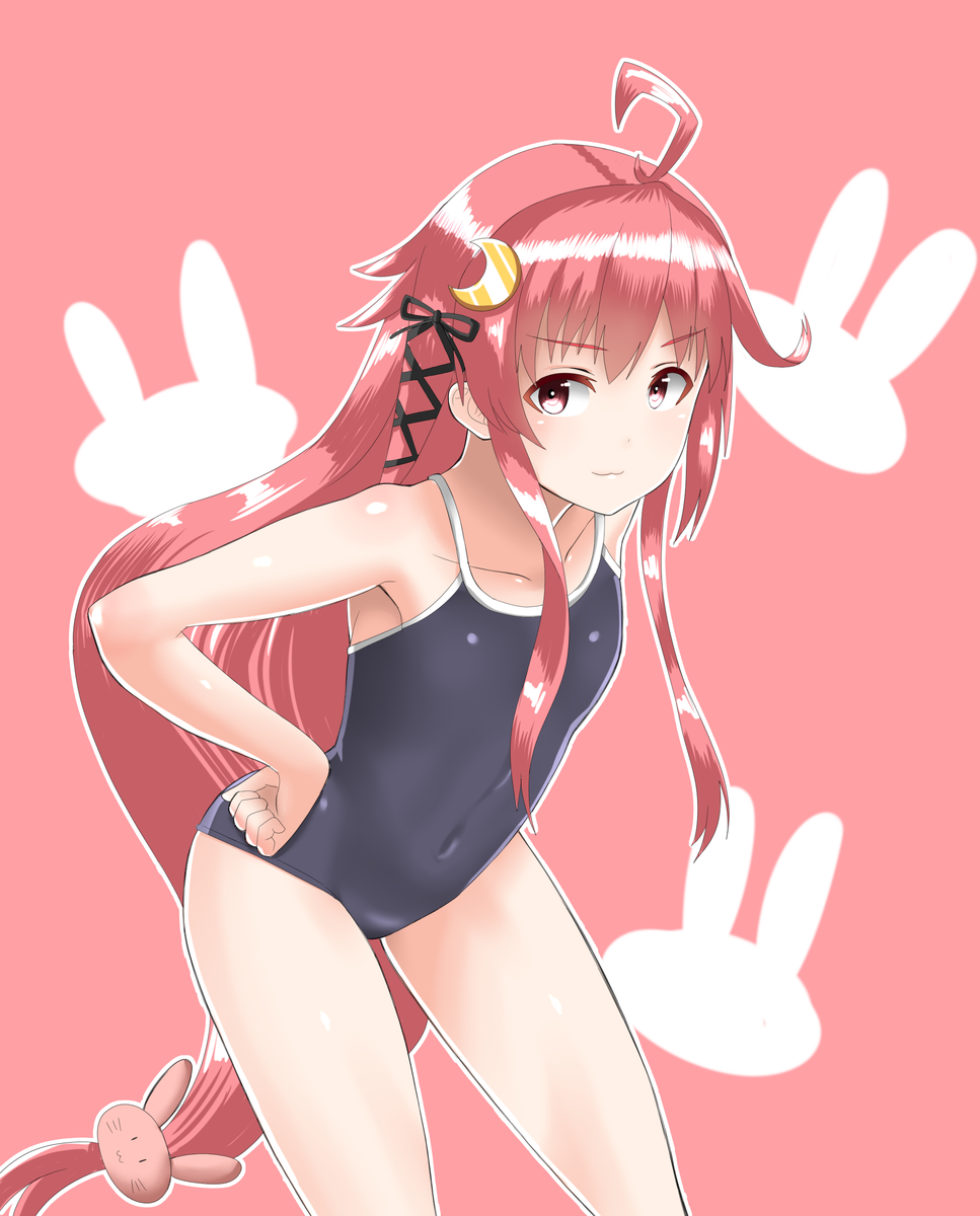 1girl 30-06 :3 ahoge black_ribbon black_swimsuit bunny_hair_ornament competition_school_swimsuit cowboy_shot crescent crescent_hair_ornament flat_chest hair_ornament hair_ribbon highres kantai_collection leaning_forward long_hair looking_at_viewer low-tied_long_hair pink_background red_eyes redhead ribbon school_swimsuit smile solo standing swimsuit uzuki_(kantai_collection)