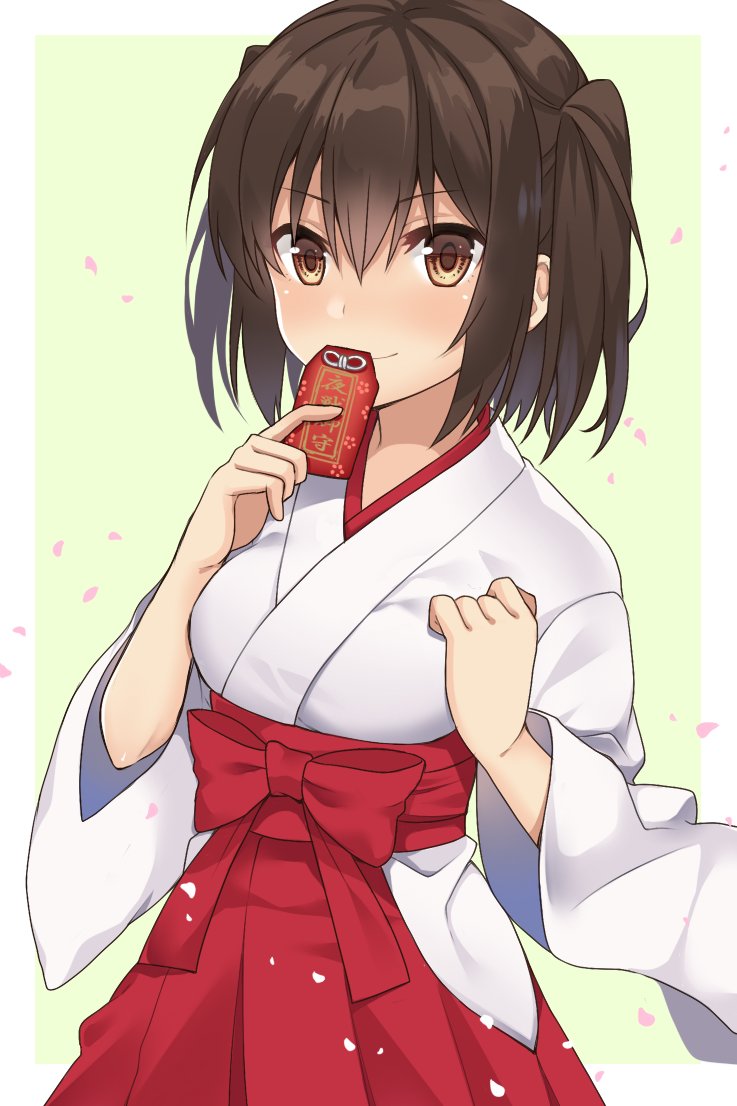 1girl alternate_costume bangs blush bow brown_eyes brown_hair eyebrows_visible_through_hair green_background hair_between_eyes hakama hand_on_own_chest hip_vent holding japanese_clothes kantai_collection kimono long_sleeves looking_at_viewer miko petals red_bow red_hakama sendai_(kantai_collection) short_hair simple_background solo tareme two_side_up upper_body white_kimono wide_sleeves yuzuttan