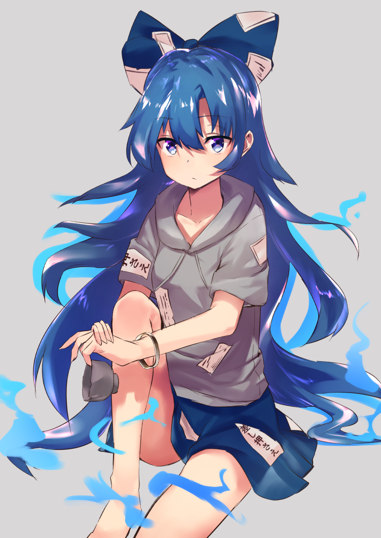 1girl asuzemu bare_legs blue_bow blue_eyes blue_hair blue_skirt bow bowl bracelet drawstring grey_background hair_bow holding hood hoodie jewelry knee_up long_hair looking_at_viewer miniskirt simple_background sitting skirt solo touhou very_long_hair yorigami_shion