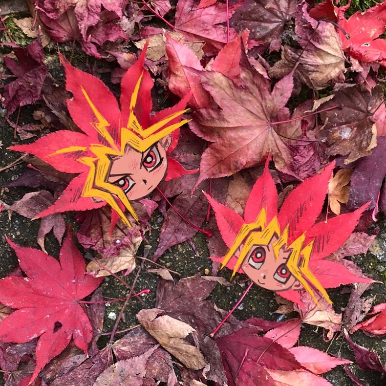 autumn autumn_leaves blonde_hair leaf looking_at_viewer maple_leaf multicolored_hair mutou_yuugi no_humans photo red_eyes redhead smile takahashi_kazuki v-shaped_eyebrows yami_yuugi yu-gi-oh! yuu-gi-ou_duel_monsters