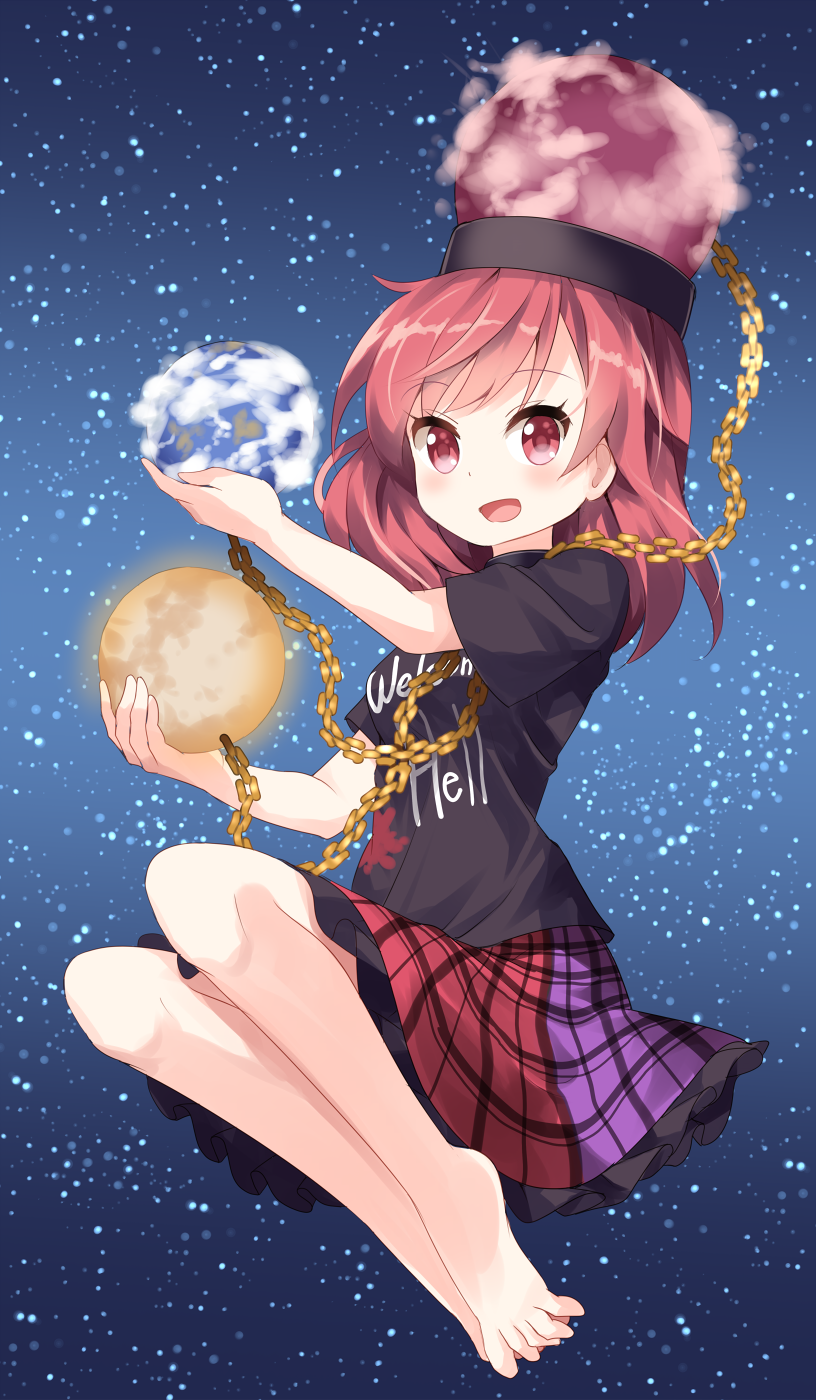 1girl bare_arms bare_legs barefoot black_shirt blue_background chains clothes_writing earth_(ornament) eyebrows_visible_through_hair gold_chain gradient gradient_background hand_up hecatia_lapislazuli highres holding long_hair miniskirt moon_(ornament) multicolored multicolored_clothes multicolored_skirt open_mouth polos_crown red_eyes redhead ruu_(tksymkw) shirt skirt snow solo t-shirt touhou