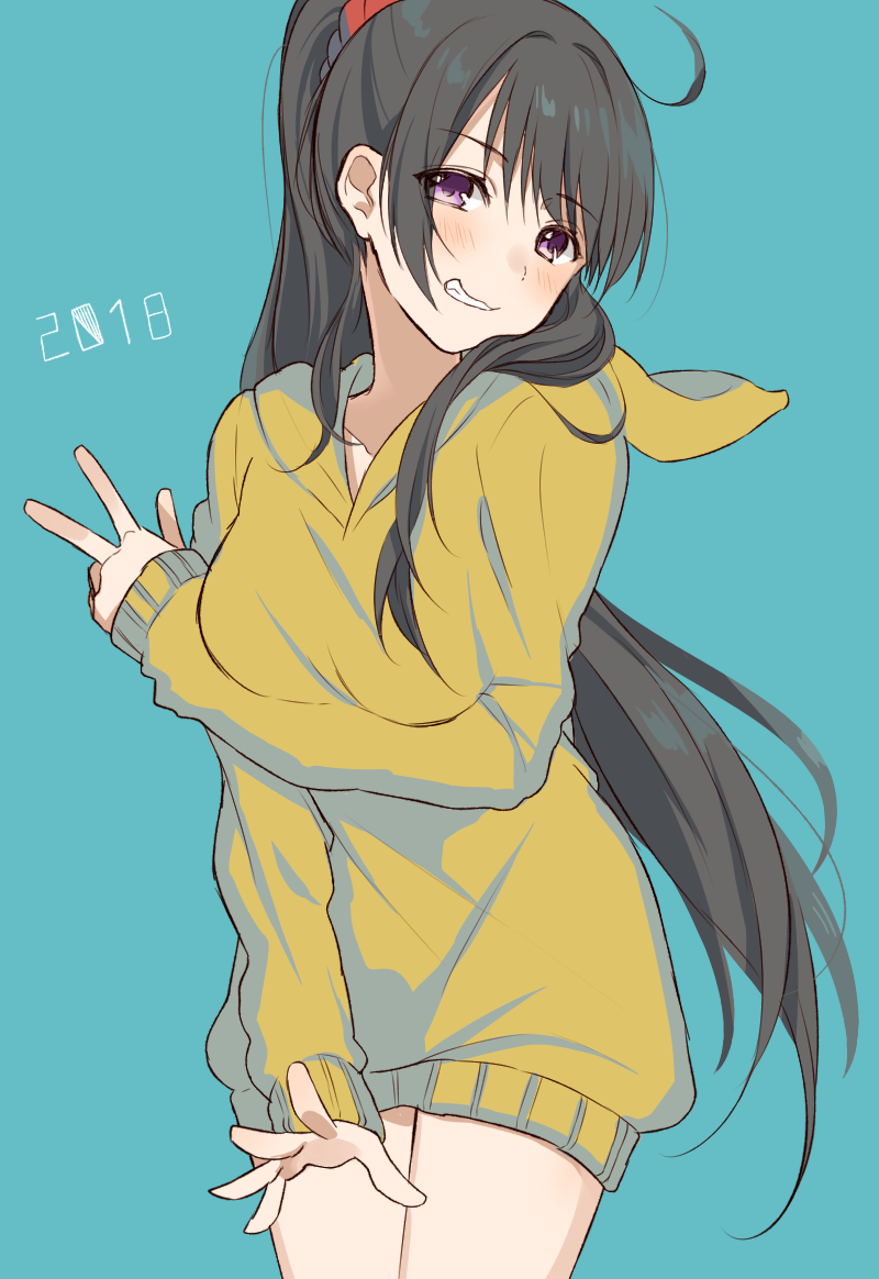 1girl 2018 ahoge blue_background blush chisumi cowboy_shot dress grin hair_intakes long_hair long_sleeves looking_at_viewer original ponytail simple_background smile solo standing sweater sweater_dress very_long_hair violet_eyes white_background yellow_sweater