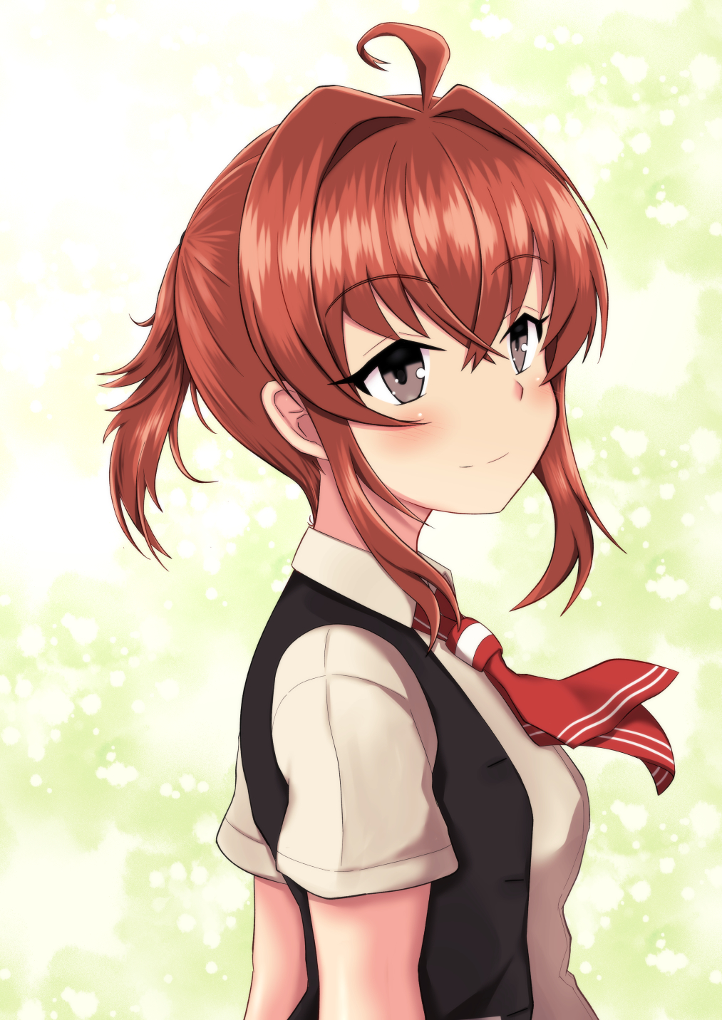 1girl ahoge arashi_(kantai_collection) backlighting black_vest blush brown_eyes closed_mouth collared_shirt eyebrows_visible_through_hair from_side green_background grey_shirt haoto_(arnica_leaf) highres kantai_collection looking_at_viewer looking_to_the_side neckerchief open_clothes open_vest red_neckwear shiny shiny_hair shirt short_ponytail short_sleeves sidelocks smile solo upper_body vest wing_collar