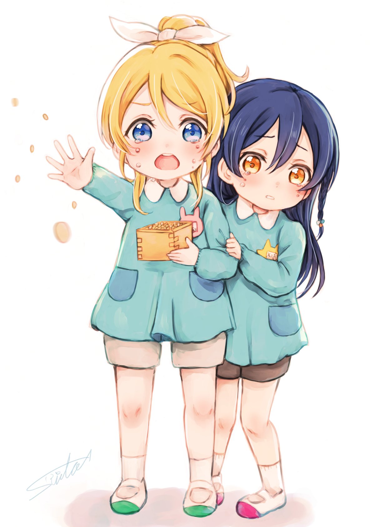 2girls arm_grab ayase_eli bangs blonde_hair blue_eyes blue_hair blue_shirt blush braid child commentary_request crying hair_between_eyes highres holding kindergarten_uniform long_hair long_sleeves looking_at_viewer love_live! love_live!_school_idol_project multiple_girls open_mouth ponytail school_uniform shirt simple_background sonoda_umi standing suito throwing white_background younger