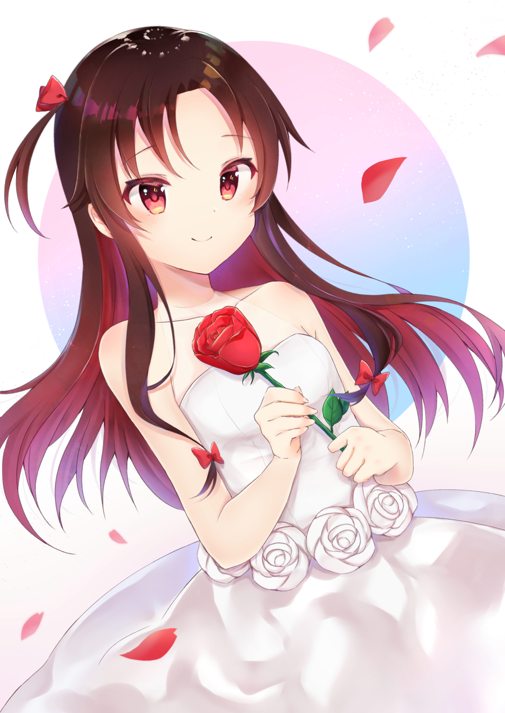 1girl bangs bare_arms bare_shoulders bow brown_hair closed_mouth collarbone commentary_request dress dutch_angle eyebrows_visible_through_hair flower gradient_hair hair_bow highres holding holding_flower looking_at_viewer multicolored_hair one_side_up petals red_bow red_eyes red_flower red_rose rose rose_petals ryuuou_no_oshigoto! shiarisu smile solo strapless strapless_dress wedding_dress white_dress yashajin_ai