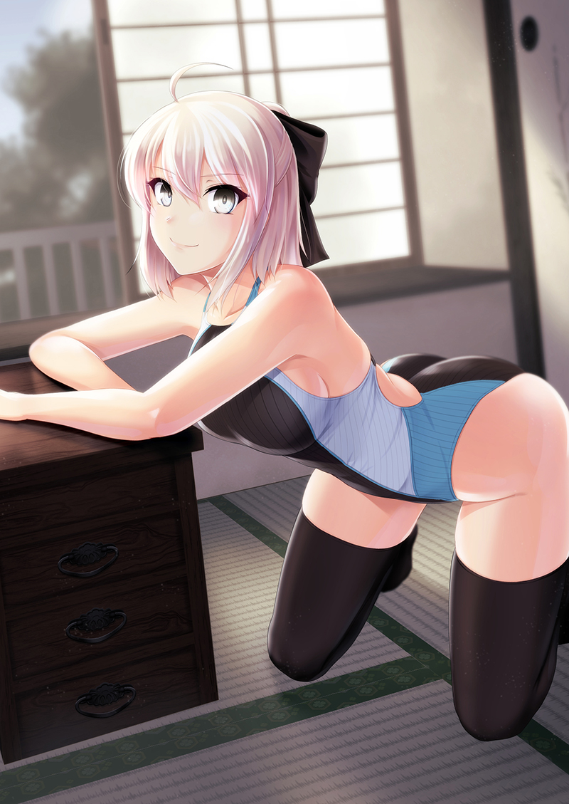 1girl 8000 ahoge arm_rest backless_outfit bangs black_bow black_legwear blonde_hair blurry bow breasts closed_eyes closed_mouth commentary_request competition_swimsuit day depth_of_field fate_(series) hair_between_eyes hair_bow kneeling leaning_forward looking_at_viewer medium_breasts okita_souji_(fate) one-piece_swimsuit open-back_swimsuit shelf short_hair smile solo swimsuit thigh-highs tree yellow_eyes