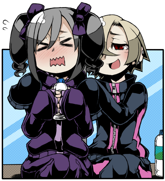 &gt;_&lt; 2girls ayame_(0419) blonde_hair blush bottle bow commentary_request drill_hair ear_piercing grey_hair hair_bow hair_over_one_eye hands_on_another's_shoulders idolmaster idolmaster_cinderella_girls jacket kanzaki_ranko long_hair long_sleeves multiple_girls open_mouth piercing purple_bow red_eyes rosenburg_alptraum shirasaka_koume short_hair sitting sleeves_past_fingers sleeves_past_wrists smile track_jacket track_suit twin_drills twintails water_bottle wavy_mouth