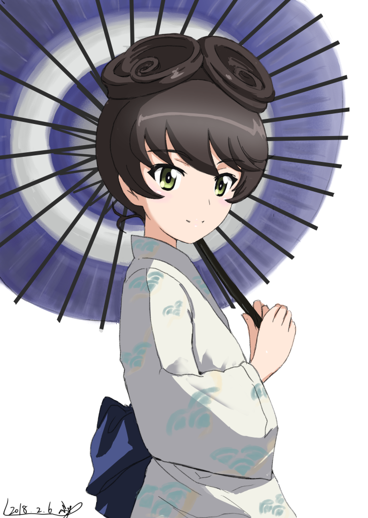 1girl artist_name bangs brown_hair bukkuri chi-hatan_(emblem) closed_mouth dated emblem from_side girls_und_panzer green_eyes hair_rings holding holding_umbrella hosomi_(girls_und_panzer) japanese_clothes kimono long_sleeves looking_at_viewer oriental_umbrella print_kimono short_hair signature simple_background smile solo standing umbrella upper_body white_background white_kimono