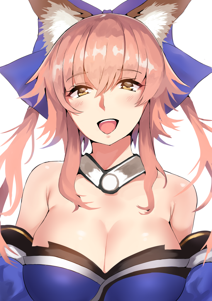 1girl :d animal_ears artist_name bangs bare_shoulders blue_bow blush bow breasts cleavage commentary_request detached_sleeves eyebrows_visible_through_hair fate/extra fate/grand_order fate_(series) fox_ears fox_girl hair_between_eyes hair_bow hair_ornament hair_ribbon large_breasts long_hair looking_at_viewer nd open_mouth pink_hair ribbon rinaka_moruchi sidelocks signature simple_background smile solo tamamo_(fate)_(all) tamamo_no_mae_(fate) text twintails white_background yellow_eyes