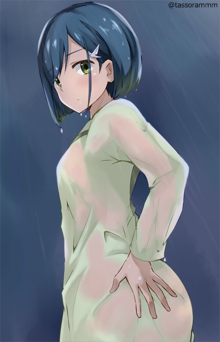 1girl blue_hair darling_in_the_franxx green_eyes hair_ornament hairclip ichigo_(darling_in_the_franxx) looking_at_viewer rain shirt short_hair solo tasora wet wet_clothes