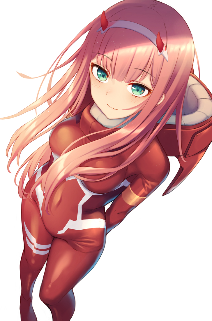 1girl :3 arms_behind_back bodysuit breasts closed_mouth covered_navel darling_in_the_franxx green_eyes horns kawami_nami long_hair looking_at_viewer medium_breasts pink_hair red_bodysuit simple_background skin_tight solo standing white_background zero_two_(darling_in_the_franxx)
