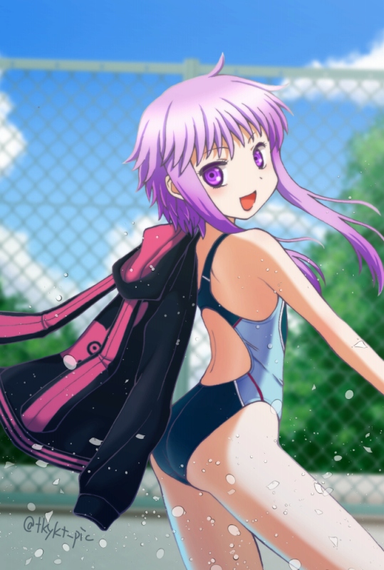 1girl ass black_jacket blue_sky blurry chain-link_fence clouds commentary_request competition_swimsuit cowboy_shot depth_of_field fence from_behind highleg hood hooded_jacket jacket looking_at_viewer one-piece_swimsuit open_mouth purple_hair sakaguchi_takayuki short_hair_with_long_locks sky smile solo splashing swimsuit twitter_username violet_eyes vocaloid voiceroid water yuzuki_yukari