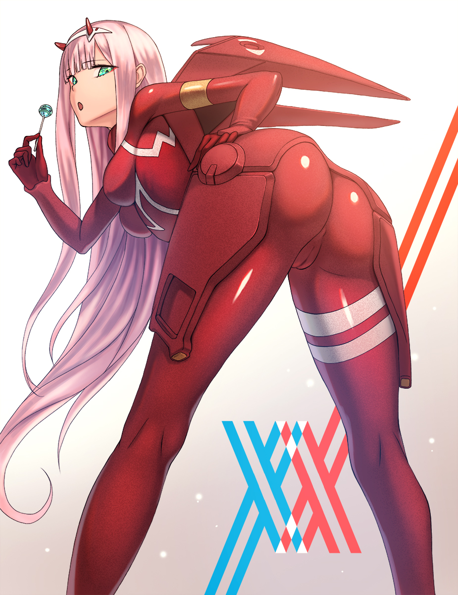 1girl bodysuit breasts candy darling_in_the_franxx eyebrows_visible_through_hair food green_eyes gwtm2288 highres horns large_breasts long_hair looking_at_viewer pink_hair red_suit skin_tight solo zero_two_(darling_in_the_franxx)