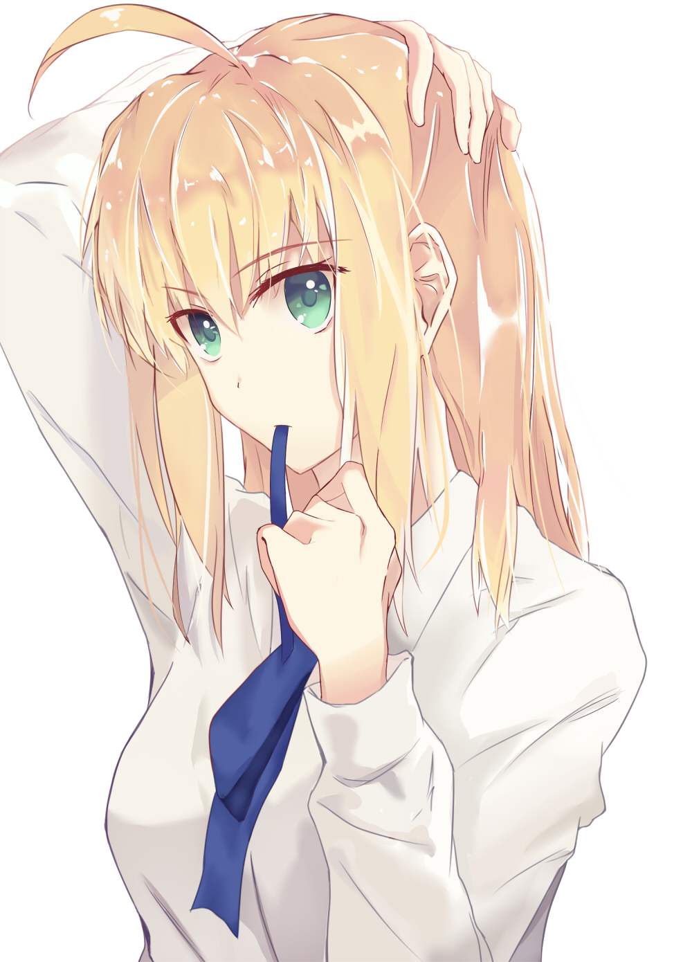 1girl ahoge alternate_hairstyle arm_up artoria_pendragon_(all) bangs blonde_hair eyebrows_visible_through_hair fate/stay_night fate_(series) green_eyes hair_down hand_on_own_head highres long_hair long_sleeves looking_at_viewer mouth_hold saber shiny shiny_hair shirt sidelocks simple_background solo white_background white_shirt yami_(konekoten)