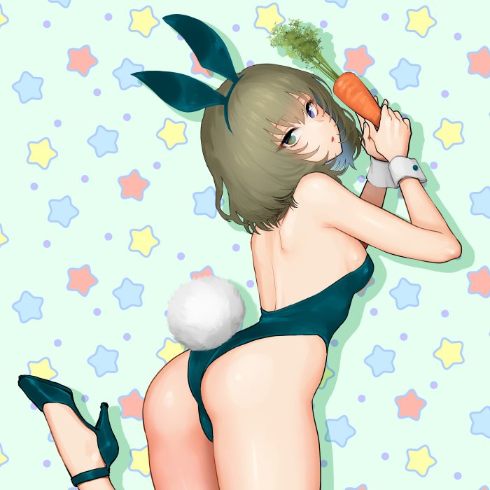 1girl animal_ears aqua_background ass back bangs bare_arms bare_shoulders bunny_tail bunnysuit carrot eyebrows_visible_through_hair fake_animal_ears fake_tail food from_behind green_eyes green_footwear green_hair green_hairband green_leotard heterochromia high_heels holding holding_food idolmaster idolmaster_cinderella_girls leg_up leotard looking_at_viewer looking_back medium_hair parted_lips shoukaki_(earthean) shoulder_blades smile solo standing standing_on_one_leg star starry_background tail takagaki_kaede thighs two-handed vegetable wrist_cuffs