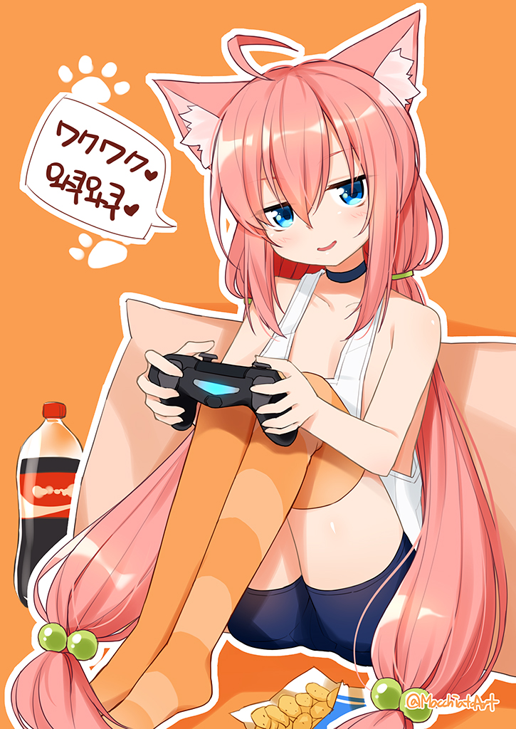 1girl ahoge animal_ears bangs bare_shoulders bike_shorts black_neckwear blue_eyes blue_shorts blush cat_ears chips choker cola collarbone commentary controller flat_chest food game_controller green_hairband hair_between_eyes hair_bobbles hair_ornament hairband hinata_channel holding holding_controller jitome korean legs_together long_hair looking_at_viewer macchiato_(jae-min_cho) nekomiya_hinata no_shoes orange_background orange_legwear pillow pink_hair playing_games playstation_controller potato_chips shorts sidelocks simple_background sitting speech_bubble striped striped_legwear thigh-highs twintails twitter_username very_long_hair virtual_youtuber white_tank_top