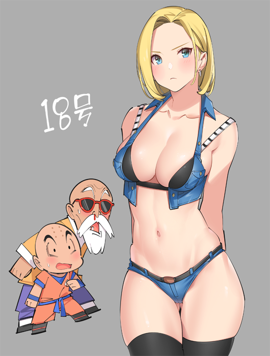 1girl 2boys adapted_costume android_18 arms_behind_back bangs black_legwear blonde_hair blood blue_eyes blush breasts cleavage closed_mouth cowboy_shot crop_top dragon_ball dragonball_z earrings gluteal_fold grey_background jewelry kuririn large_breasts looking_at_viewer micro_shorts midriff multiple_boys muten_roushi navel nosebleed parted_bangs pop_kyun short_hair short_shorts shorts simple_background solo thigh-highs
