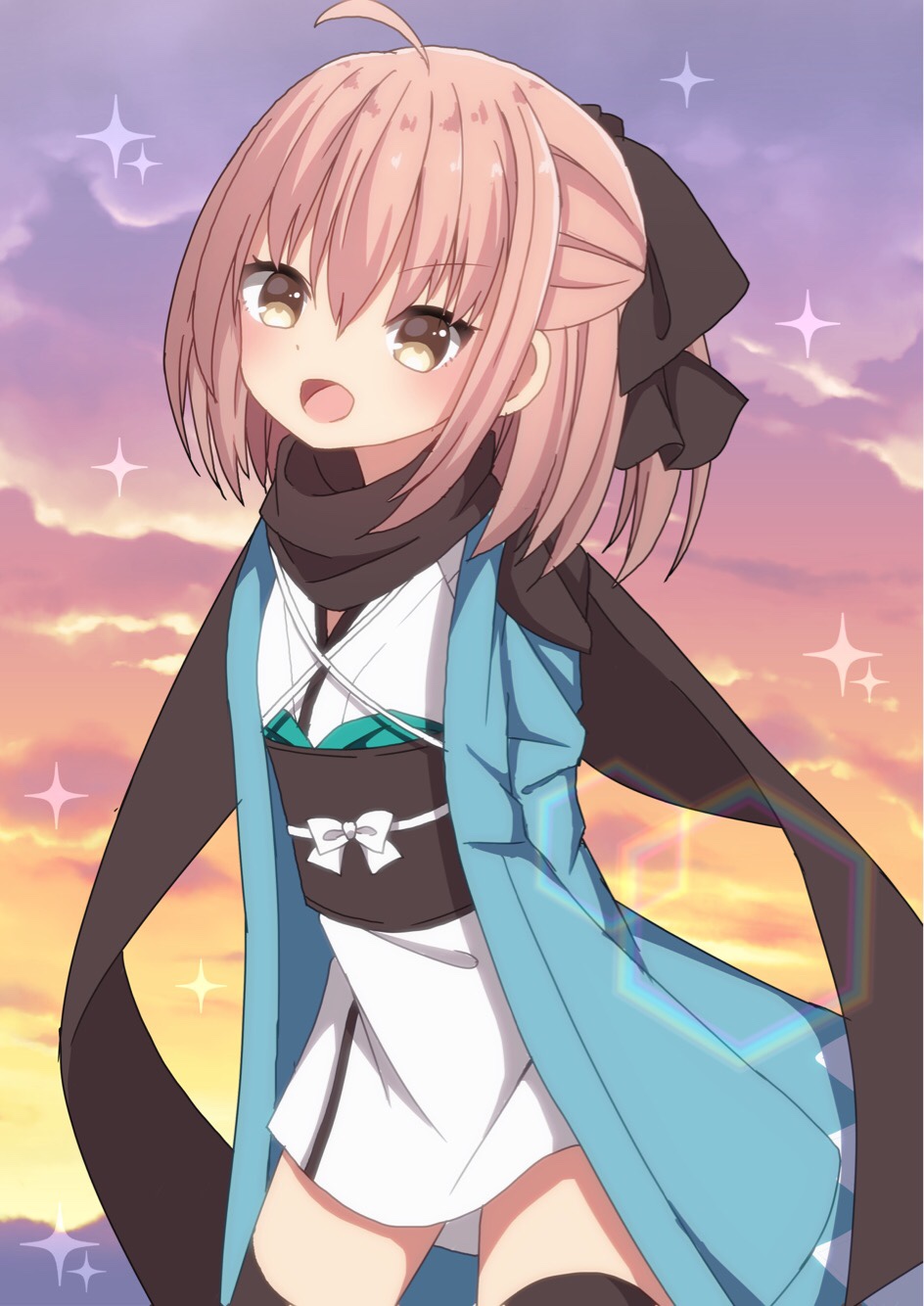 1girl :d arms_behind_back bangs black_legwear black_ribbon black_scarf brown_eyes clouds cloudy_sky eyebrows_visible_through_hair fate/grand_order fate_(series) hair_between_eyes hair_ribbon haori highres japanese_clothes kimono koha-ace light_brown_hair long_hair long_sleeves obi okita_souji_(fate) open_mouth outdoors ribbon sapphire_(sapphire25252) sash scarf short_kimono sky smile solo sparkle sunset thigh-highs white_kimono