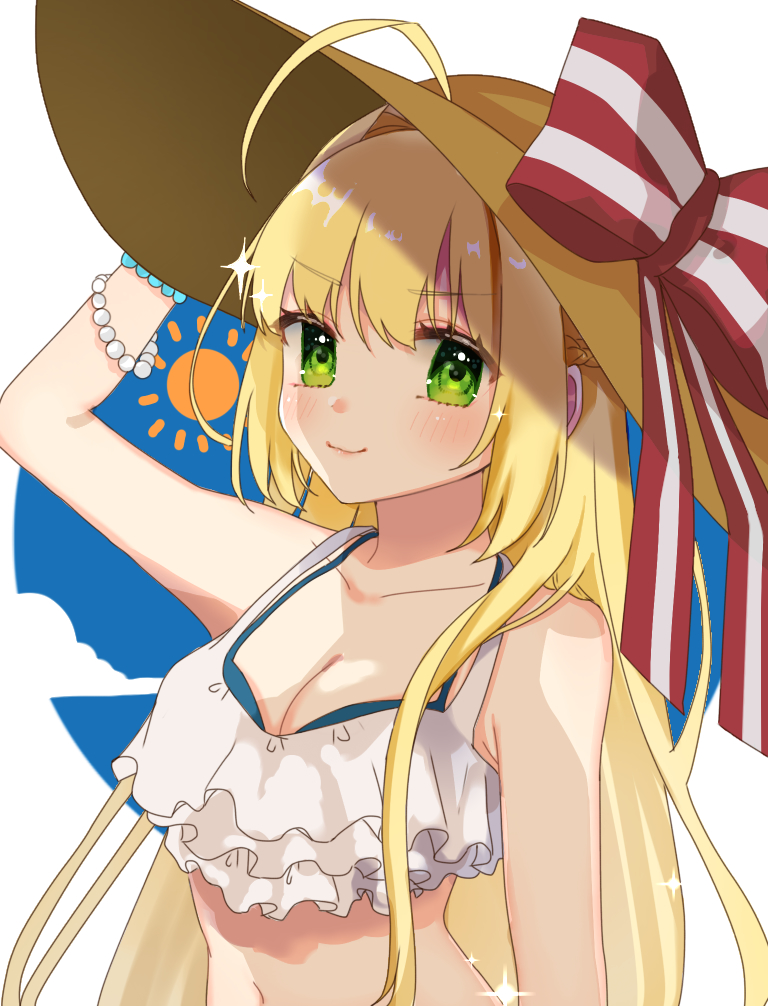 &gt;:) ahoge alternate_hairstyle arm_up bikini bikini_top blonde_hair blue_sky blush bow bracelet braid breasts brown_hat cleavage closed_mouth clouds collarbone fate/extra fate/extra_ccc fate_(series) french_braid frills green_eyes hair_down hand_on_headwear hat hat_bow jewelry kyuuri_(yumi20010221) layered_bikini long_hair looking_at_viewer medium_breasts navel nero_claudius_(fate) nero_claudius_(fate)_(all) outside_border pearl_bracelet sky smile smug sparkle striped striped_bow sun sun_hat swimsuit tareme upper_body v-shaped_eyebrows very_long_hair white_background white_bikini