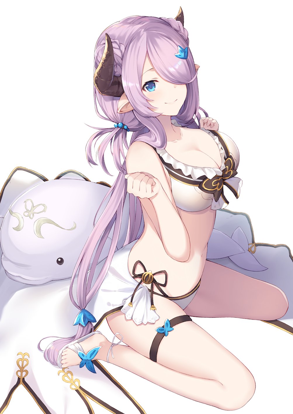 1girl bikini blue_eyes blush breasts cleavage draph frills full_body granblue_fantasy hair_ornament hair_over_one_eye hairclip highres horns large_breasts lavender_hair long_hair looking_at_viewer low_tied_hair narmaya_(granblue_fantasy) navel pointy_ears sandals showgirl_skirt side-tie_bikini sitting smile solo stomach swimsuit toes wariza white_background yukarite