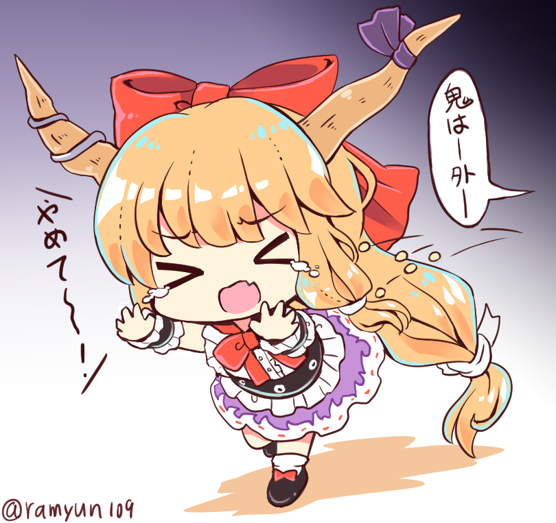 &gt;_&lt; 1girl :o artist_name belt black_background black_belt black_footwear blonde_hair blouse bow chibi commentary_request eyebrows_visible_through_hair fang fleeing frilled_blouse gradient gradient_background grey_background hair_bow hair_ribbon horn_ribbon horns ibuki_suika long_hair neck_bow no_nose oni oni_horns open_mouth purple_background purple_ribbon purple_skirt ramudia_(lamyun) red_bow red_neckwear ribbon running shadow shirt shoe_bow shoes skirt sleeveless sleeveless_shirt socks solo tears touhou translation_request twitter_username very_long_hair white_background white_blouse white_legwear white_ribbon wrist_cuffs