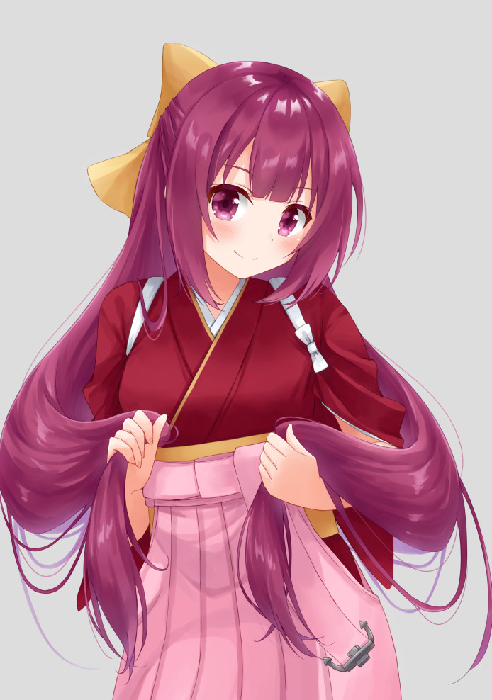 1girl bangs blunt_bangs bow bunching_hair contrapposto cowboy_shot grey_background hair_bow hakama head_tilt hip_vent hoshino_kagari japanese_clothes kamikaze_(kantai_collection) kantai_collection kimono long_hair pink_hakama purple_hair purple_kimono ribbon shiny shiny_hair simple_background solo standing tareme tasuki very_long_hair violet_eyes white_ribbon yellow_bow