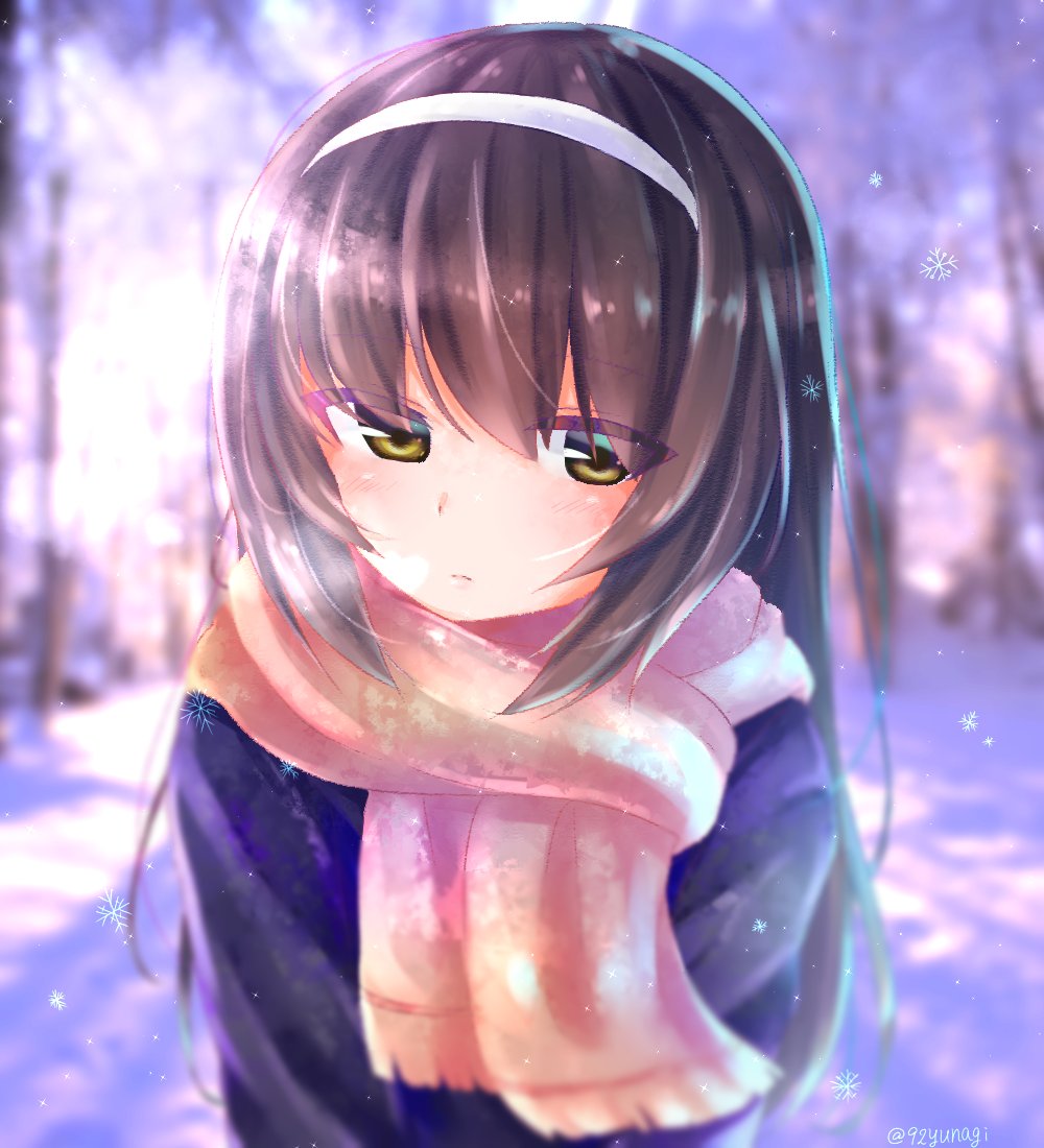 1girl bangs black_hair blue_coat blurry blurry_background brown_eyes closed_mouth commentary_request day eyebrows_visible_through_hair eyes_visible_through_hair girls_und_panzer hairband light_frown long_hair looking_at_viewer outdoors pink_scarf reizei_mako scarf snowflakes solo standing sunlight upper_body white_hairband winter_clothes yunagi_(arukumaruta)