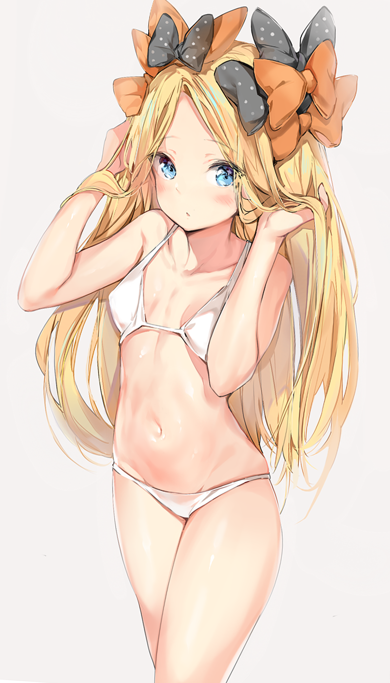 1girl abigail_williams_(fate/grand_order) arms_up bangs bare_arms bare_shoulders bikini black_bow blonde_hair blue_eyes blush bow breasts collarbone cowboy_shot eyebrows_visible_through_hair fate/grand_order fate_(series) forehead grey_background groin hair_bow hair_ornament hands_in_hair hands_up highres hips long_hair looking_at_viewer navel orange_bow parted_bangs parted_lips polka_dot polka_dot_bow silver_(chenwen) simple_background small_breasts solo swimsuit thighs very_long_hair waist white_bikini