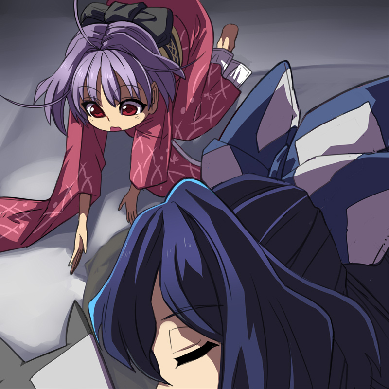 2girls ahoge all_fours barefoot blue_bow blue_hair bow closed_eyes commentary_request debt eyebrows_visible_through_hair from_side full_body hair_bow indoors japanese_clothes kimono long_sleeves multiple_girls obi open_mouth petticoat profile purple_hair red_eyes red_kimono sash shadow shope short_hair sleeping stuffed_animal stuffed_cat stuffed_toy sukuna_shinmyoumaru touhou wide_sleeves yorigami_shion