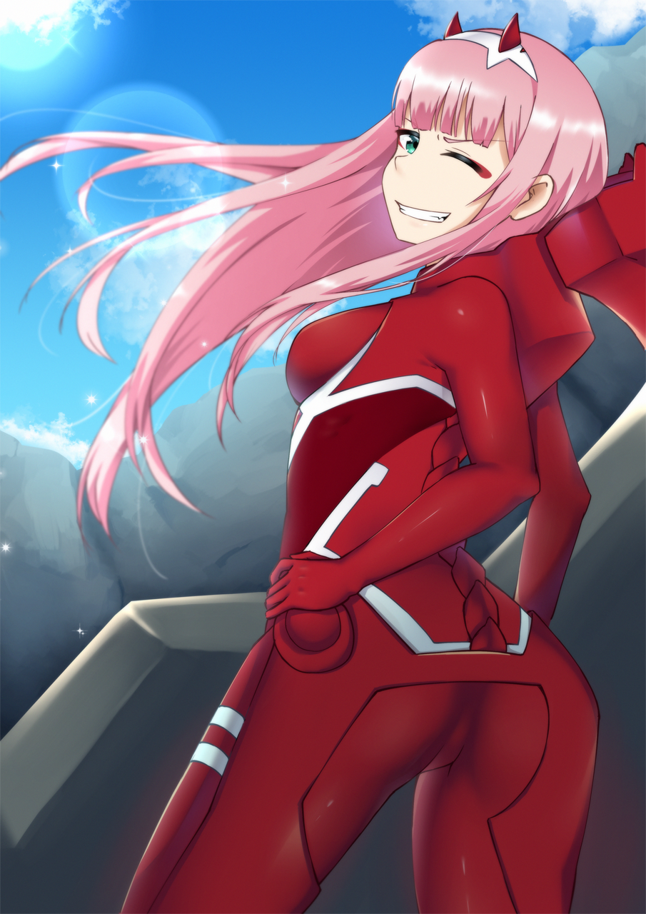 1girl aqua_eyes ass bodysuit breasts commentary darling_in_the_franxx day hairband hand_on_hip highres looking_at_viewer medium_breasts nealayiskah one_eye_closed pink_hair red_bodysuit red_horns sky smile solo standing sun white_hairband zero_two_(darling_in_the_franxx)