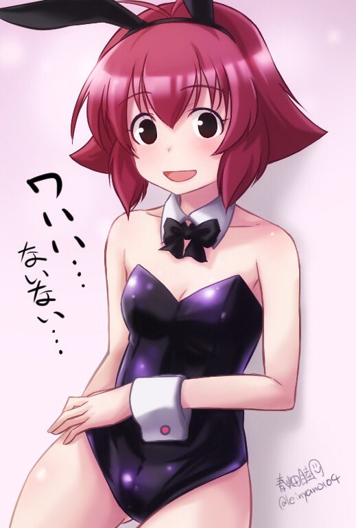 1girl animal_ears artist_name ass_visible_through_thighs bangs black_eyes black_leotard black_neckwear bow bowtie breasts bunnysuit catchphrase cleavage commentary_request cowboy_shot detached_collar eyebrows_visible_through_hair gradient gradient_background hand_on_hip haruhata_mutsuki kanbara_satomi leotard looking_at_viewer open_mouth rabbit_ears redhead saki short_hair signature small_breasts smile solo standing strapless strapless_leotard twitter_username wrist_cuffs