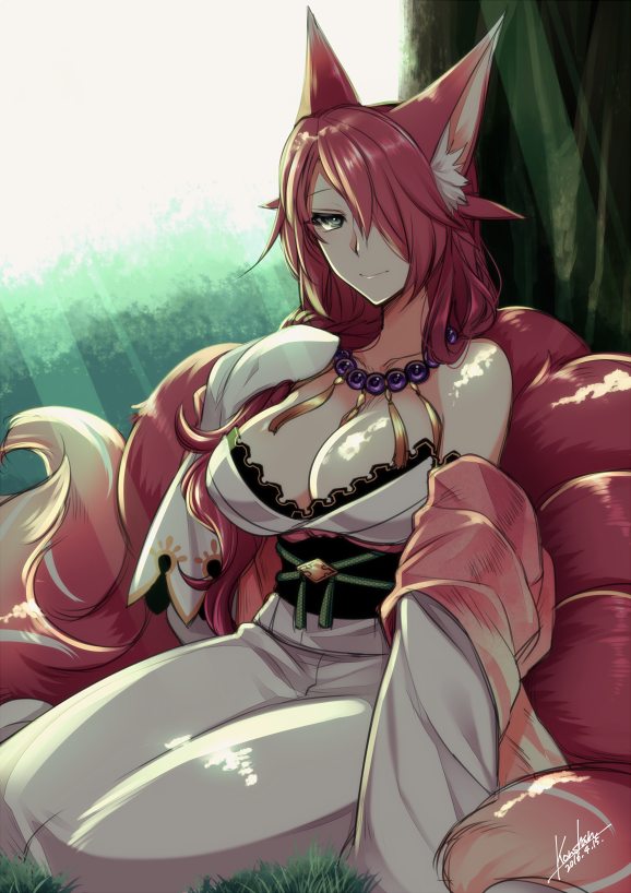 1girl animal_ears bare_shoulders breasts cleavage closed_mouth commentary_request dated fox_ears fox_tail green_eyes hair_over_one_eye hand_up japanese_clothes jewelry kimono konshin large_breasts long_hair long_sleeves looking_at_viewer multiple_tails necklace obi off_shoulder one_eye_covered original pearl_necklace redhead sash signature sitting sleeves_past_fingers smile solo tail tree under_tree white_kimono wide_sleeves