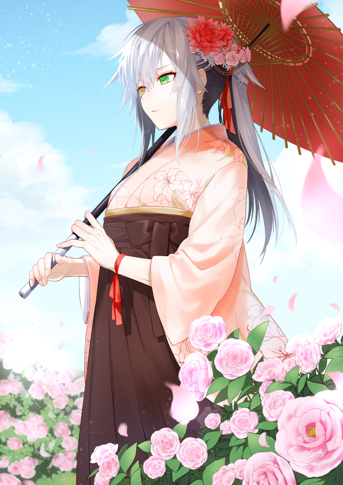 1girl clouds commentary_request eyebrows_visible_through_hair eyes_visible_through_hair floral_print flower green_eyes hair_between_eyes hair_flower hair_ornament heterochromia holding holding_umbrella japanese_clothes kimono leaf long_hair long_sleeves looking_to_the_side lotus messy_hair oriental_umbrella original petals pink_flower pink_rose plant ponytail ribbon rose sidelocks silver_hair sky solo umbrella waka_(shark_waka) wide_sleeves wind wrist_ribbon yellow_eyes