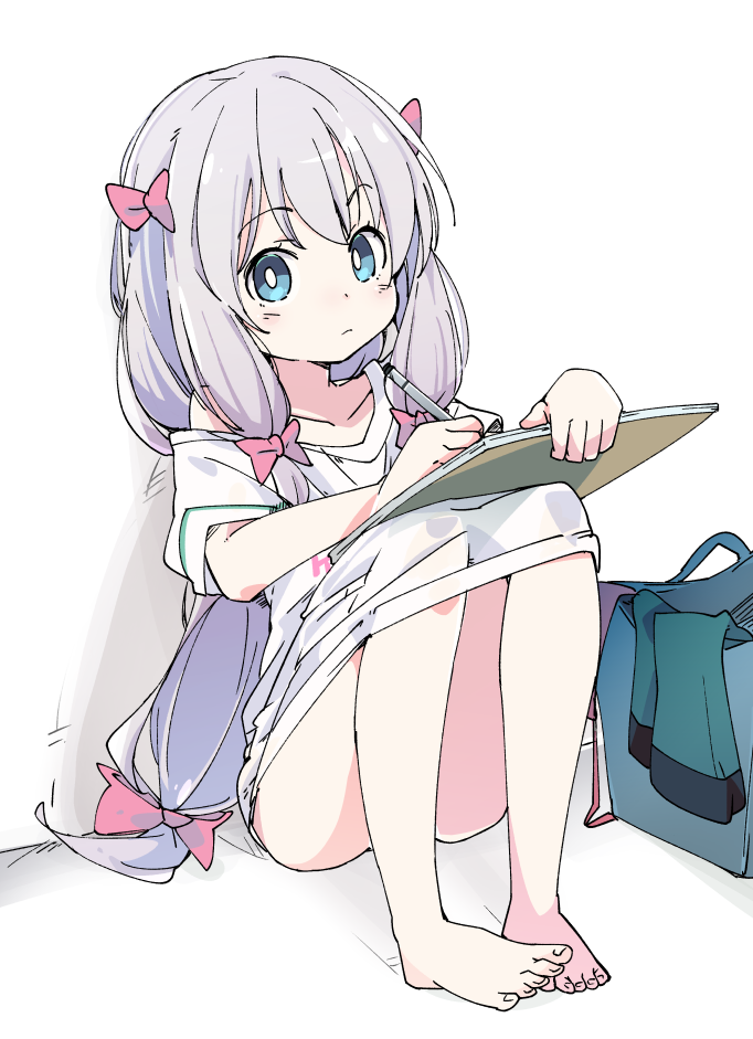 1girl bag barefoot blue_eyes bow eromanga_sensei full_body hair_bow ixy izumi_sagiri long_hair looking_at_viewer low-tied_long_hair pen pink_bow shirt silver_hair simple_background sitting sketchbook solo white_background white_shirt