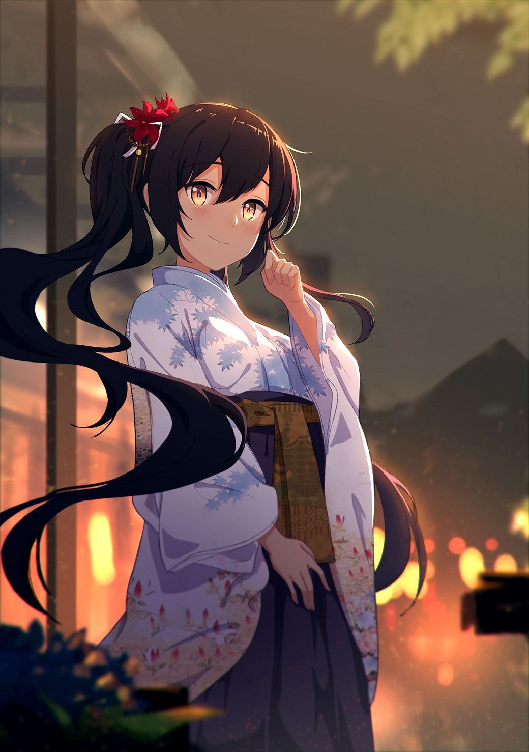 1girl black_hair blush cha_(pixiv12794171) closed_mouth eyebrows_visible_through_hair flower hair_flower hair_ornament highres japanese_clothes kimono long_hair long_sleeves looking_at_viewer original ponytail side_ponytail smile solo standing very_long_hair yellow_eyes