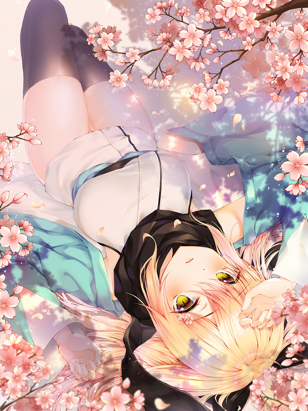 1girl black_bow black_legwear black_scarf blonde_hair bow cherry_blossoms expressionless fate/grand_order fate_(series) hair_bow highres japanese_clothes kimono looking_at_viewer lying mellozzo okita_souji_(fate) on_back parted_lips scarf short_hair solo thigh-highs upside-down white_kimono yellow_eyes zettai_ryouiki