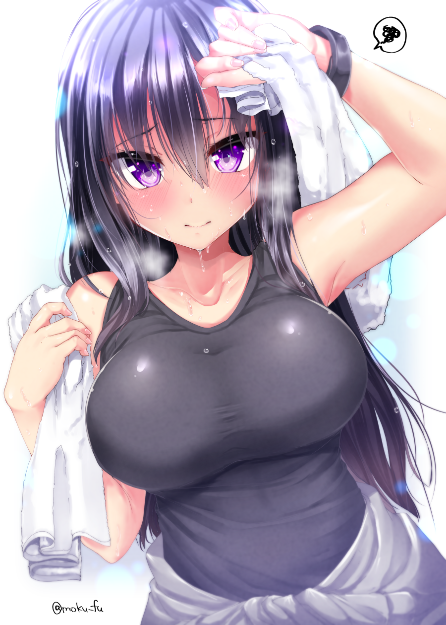 1girl arm_up black_hair blush breasts clothes_around_waist collarbone highres holding jacket_around_waist large_breasts lens_flare long_hair looking_at_viewer mokufuu original solo speech_bubble spoken_squiggle squiggle sweat tank_top towel twitter_username violet_eyes white_background