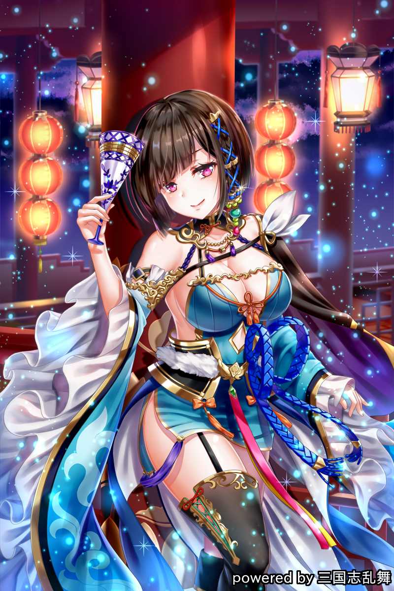 1girl arm_up bangs bare_shoulders black_legwear blue_dress blue_ribbon braid breasts brown_hair character_request cleavage closed_mouth clouds cloudy_sky detached_sleeves dress hair_ornament hair_ribbon hakuda_tofu head_tilt highres holding lantern large_breasts light_particles long_sleeves looking_at_viewer night night_sky official_art outdoors paper_lantern purple_sky ribbon sangokushi_ranbu short_dress short_hair side_braid sky sleeves_past_wrists smile smug solo standing standing_on_one_leg strapless strapless_dress thigh-highs violet_eyes watermark wide_sleeves