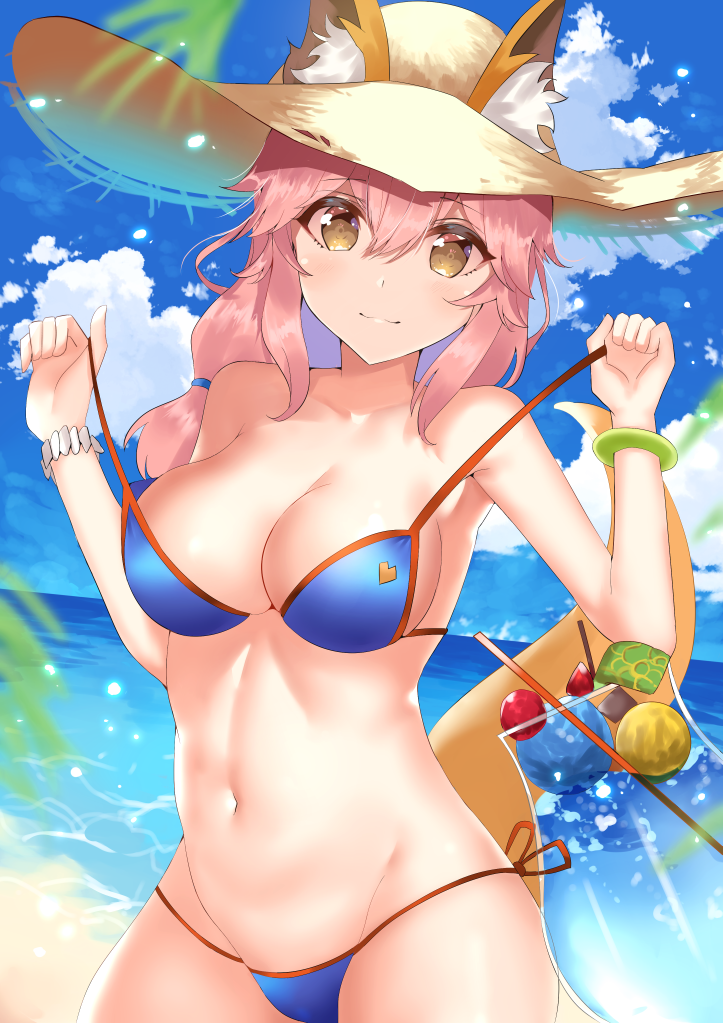 1girl :3 animal_ears bangs bare_shoulders beach bikini blue_bikini blue_sky blurry blurry_foreground blush breasts brown_eyes cleavage closed_mouth clouds collarbone commentary_request day depth_of_field drink ears_through_headwear eyebrows_visible_through_hair fate/grand_order fate_(series) fox_ears fox_girl fox_tail groin hair_between_eyes hat head_tilt horizon large_breasts long_hair looking_at_viewer navel ocean outdoors pink_hair pulled_by_self rinaka_moruchi sand side-tie_bikini sky solo strap_pull straw_hat swimsuit tail tamamo_(fate)_(all) tamamo_no_mae_(swimsuit_lancer)_(fate) water