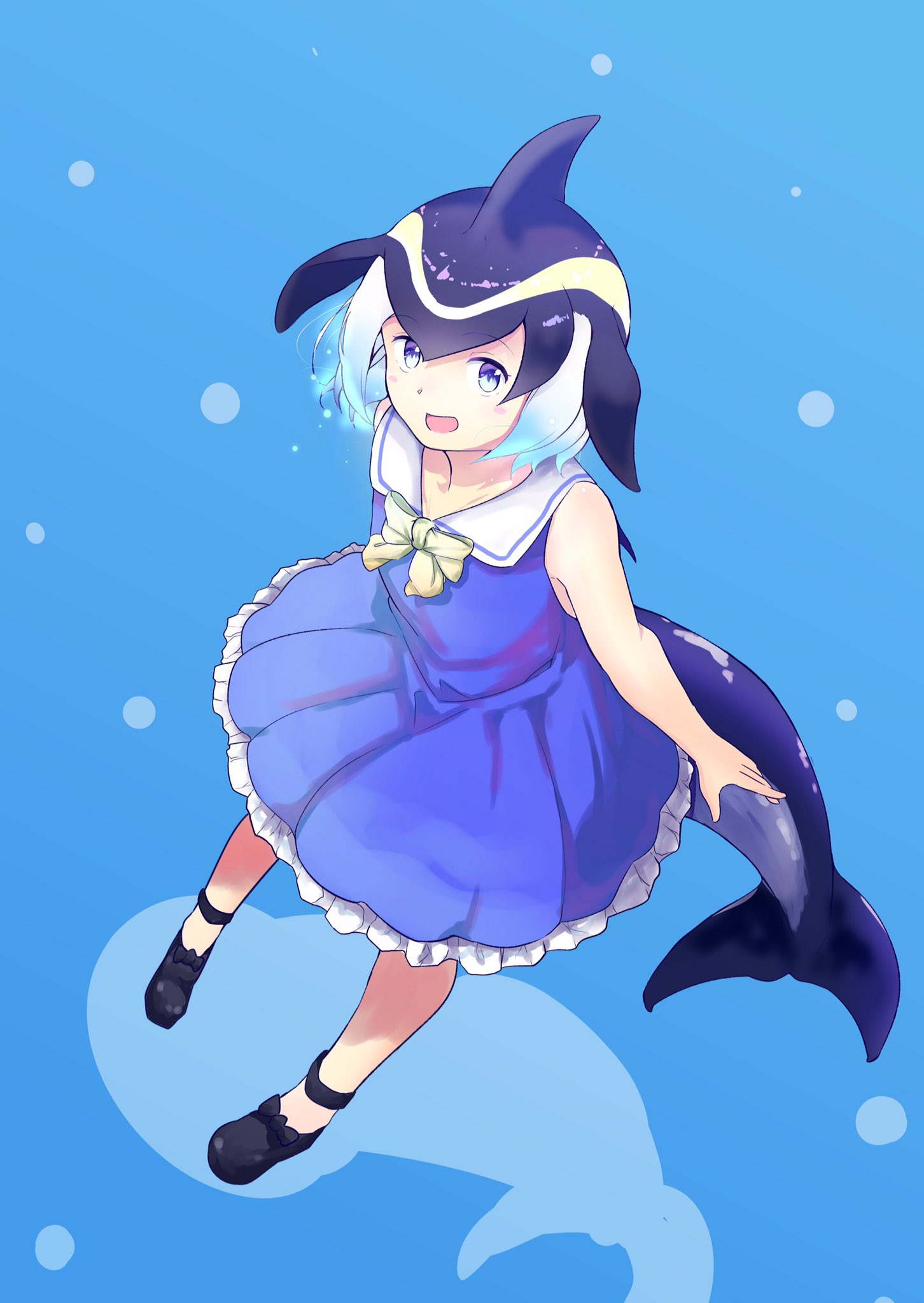 1girl :d ankleband black_bow black_footwear black_hair blonde_hair blue_dress blue_eyes blue_hair bow bowtie bubble common_dolphin_(kemono_friends) dolphin_tail dress eyebrows_visible_through_hair fins frilled_dress frills gradient_hair head_fins highres in_water kemono_friends looking_at_viewer multicolored_hair open_mouth sailor_collar shadow shoe_bow shoes short_hair sleeveless sleeveless_dress smile solo submerged tail tail_fin tamiku_(shisyamo609) white_hair yellow_neckwear