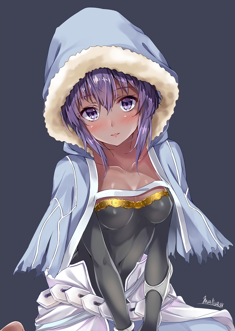 1girl bangs breasts capelet collarbone commentary_request cosplay covered_navel cu_chulainn_(fate/grand_order) cu_chulainn_(fate/grand_order)_(cosplay) dark_skin fate/grand_order fate_(series) hassan_of_serenity_(fate) hood lancer looking_at_viewer marisasu_(marisa0904) medium_breasts parted_lips purple_hair short_hair signature simple_background smile solo violet_eyes