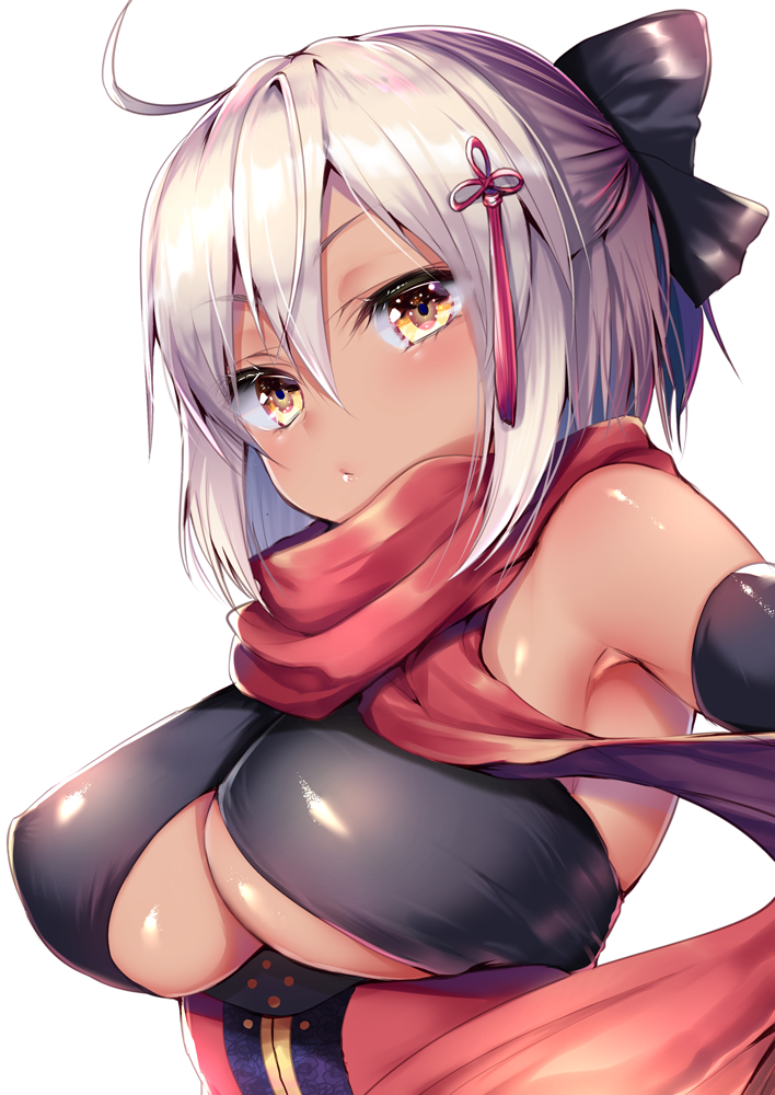 1girl ahoge ayuma_sayu bare_shoulders black_bow blush bow breasts dark_skin elbow_gloves fate/grand_order fate_(series) gloves hair_between_eyes hair_bow hair_ornament koha-ace large_breasts looking_at_viewer majin_saber okita_souji_alter_(fate) red_scarf scarf short_hair simple_background solo under_boob white_background white_hair yellow_eyes