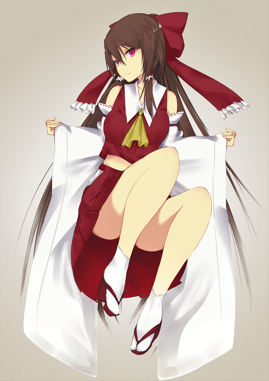 1girl alternate_hairstyle bow brown_hair detached_sleeves floating_hair full_body grey_background hair_between_eyes hair_bow hakama hakama_skirt hakurei_reimu highres japanese_clothes long_hair red_bow red_eyes red_hakama red_shirt ribbon-trimmed_sleeves ribbon_trim shirt simple_background sleeveless sleeveless_shirt smile socks solo suiu_shinotsuku touhou very_long_hair white_legwear