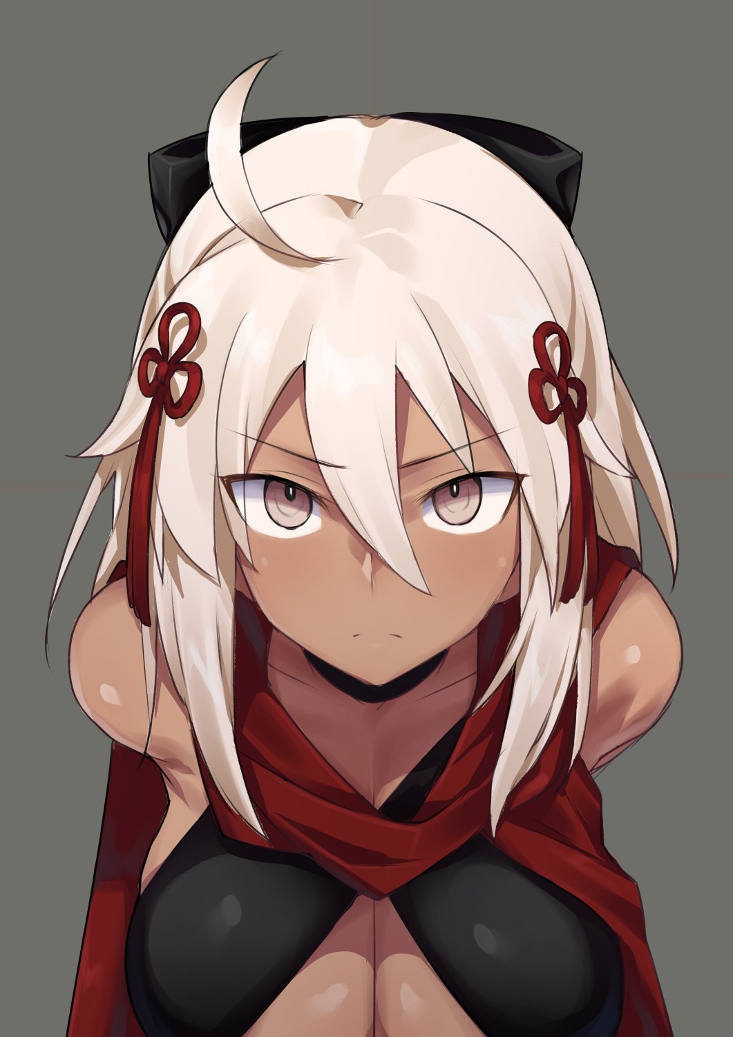 1girl ahoge bangs bare_shoulders black_bow bow breasts brown_eyes cleavage closed_mouth collarbone dark_skin fate/grand_order fate_(series) grey_background hair_between_eyes hair_bow hair_ornament halter_top halterneck highres koha-ace large_breasts looking_at_viewer okita_souji_(fate) okita_souji_alter_(fate) red_scarf scarf short_hair simple_background solo tassel tied_hair try under_boob white_hair