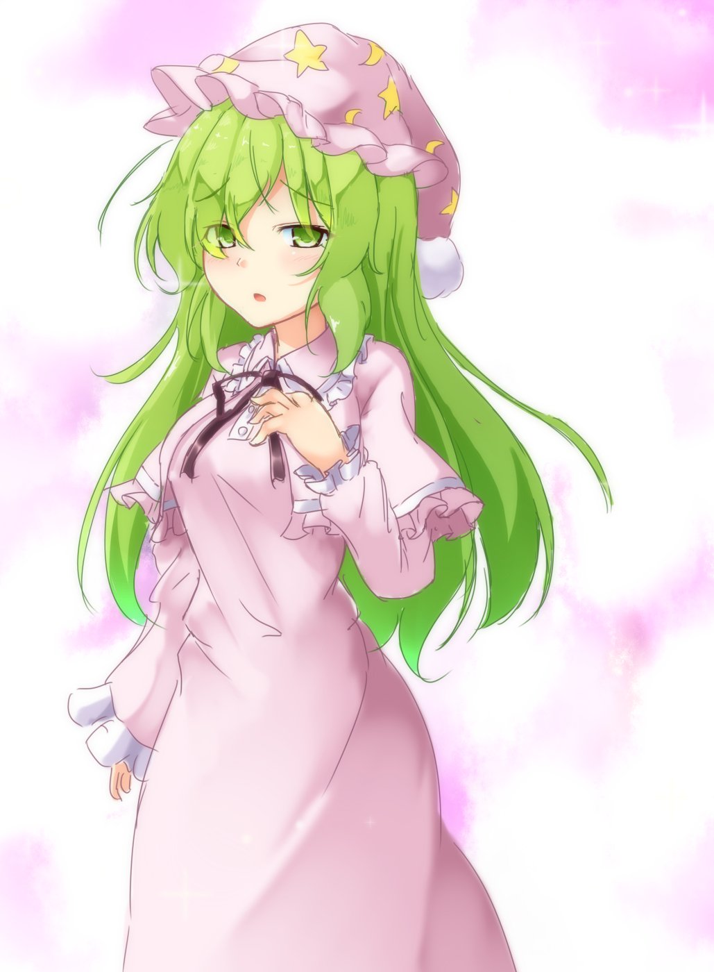 1girl aka_tawashi black_neckwear black_ribbon blush breasts capelet commentary_request crescent_print dress eyebrows_visible_through_hair eyes_visible_through_hair feet_out_of_frame frilled_capelet frilled_shirt_collar frills green_eyes green_hair hand_on_own_chest hand_up hat highres kazami_yuuka kazami_yuuka_(pc-98) long_hair long_sleeves looking_at_viewer medium_breasts multicolored multicolored_background neck_ribbon nightcap nightgown parted_lips pink_background pink_capelet pink_dress pink_hat ribbon solo sparkle standing star star_print touhou touhou_(pc-98) white_background wide_sleeves