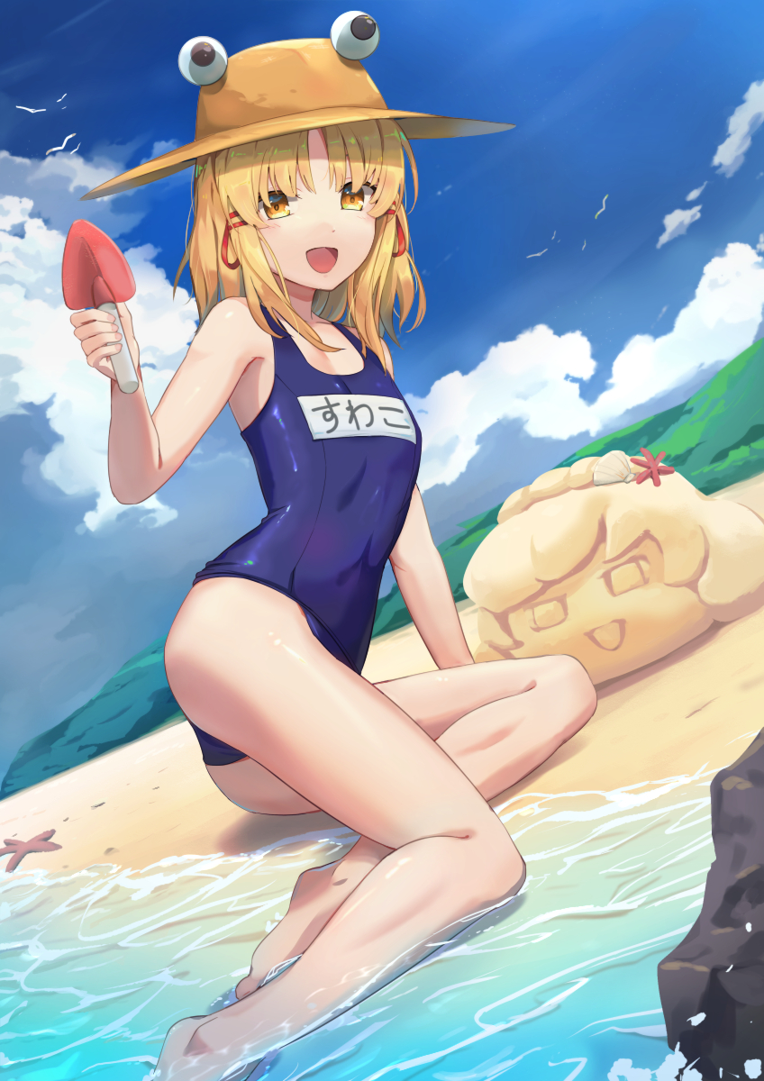 1girl :d ass bare_shoulders barefoot beach bird blonde_hair blue_sky clouds hat highres hsin junko_(touhou) long_hair looking_at_viewer moriya_suwako ocean one-piece_swimsuit open_mouth outdoors school_swimsuit seagull sky smile solo starfish swimsuit touhou yellow_eyes