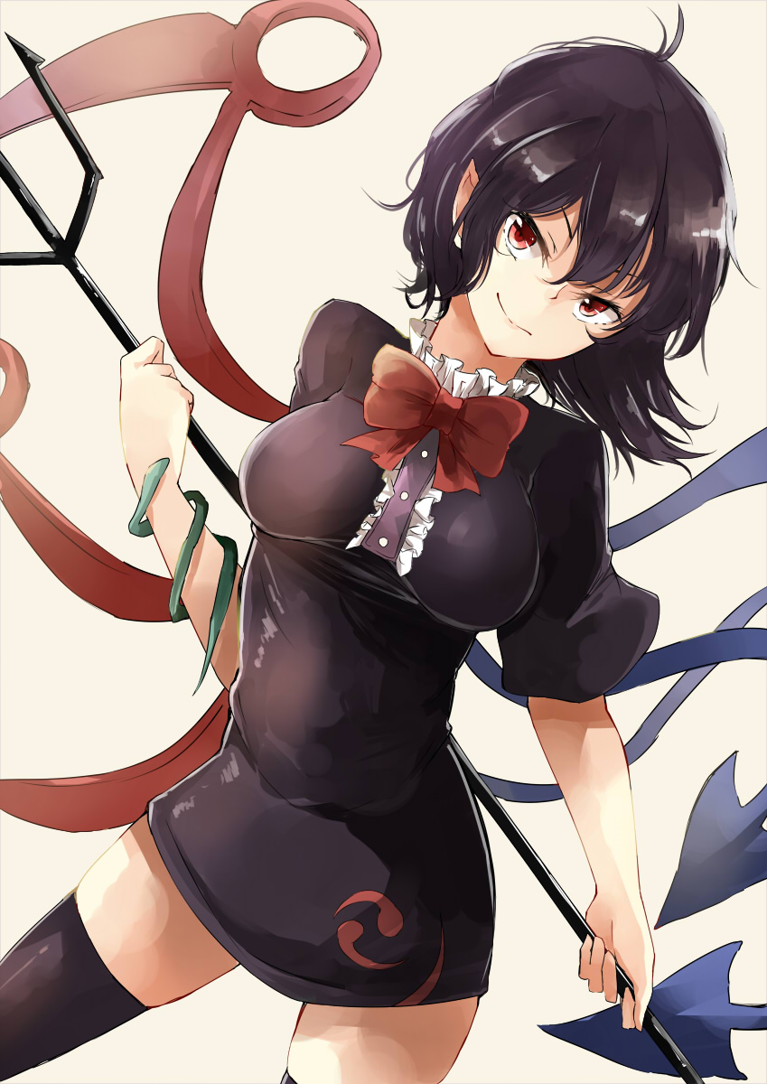 asymmetrical_wings beige_background black_dress black_hair black_legwear bow bowtie commentary cowboy_shot deetamu dress highres houjuu_nue looking_at_viewer nue_day pointy_ears polearm red_bow red_neckwear simple_background smirk thigh-highs tight_dress touhou trident weapon wings zettai_ryouiki