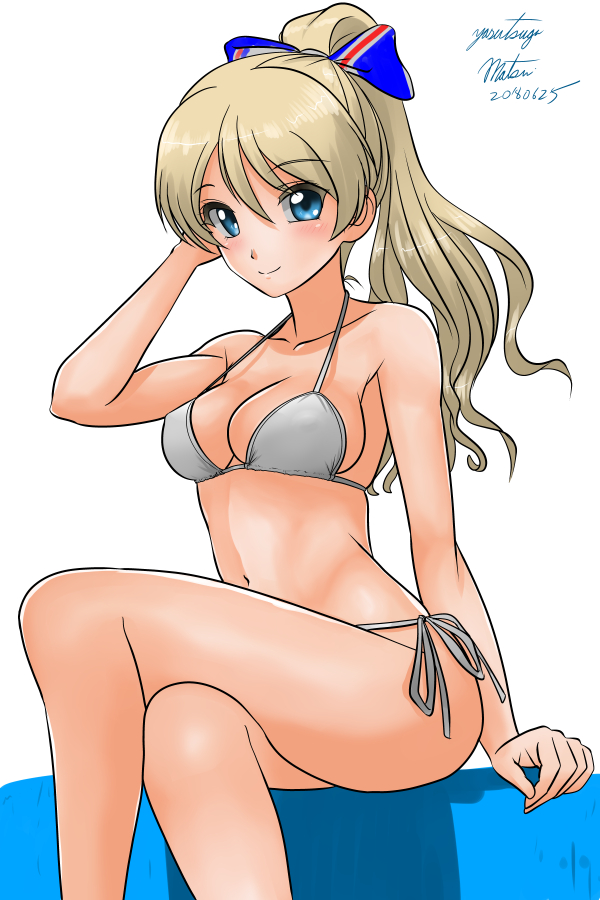 alternate_hairstyle arm_support artist_name bikini blonde_hair blue_eyes bow breasts cleavage closed_mouth commentary darjeeling dated flag_print girls_und_panzer hair_bow hair_down hand_in_hair legs legs_crossed matsui_yasutsugu medium_breasts navel ponytail print_bow side-tie_bikini signature simple_background smile swimsuit union_jack white_background white_bikini